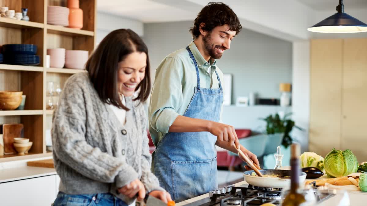 Do not reheat food repeatedly Harmful to health Is reheating foods good ಆಹಾರ ಮತ್ತೆ ಬಿಸಿ ಮಾಡುವುದರ ಪರಿಣಾಮಗಳು