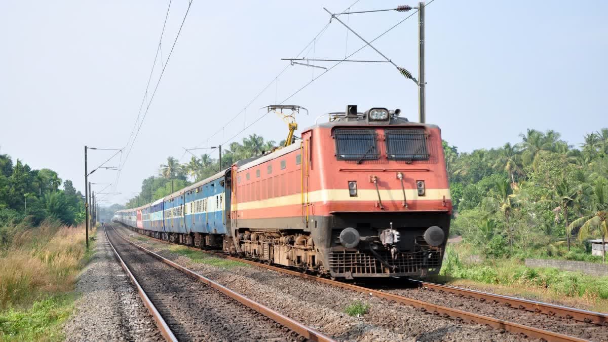 रक्षाबंधन पर रेलवे की विशेष तैयारी, यात्री भार को देखते हुए चलाई स्पेशल  ट्रेनें, जानिए पूरी डिटेल
