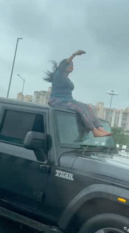 Girl made a reel by climbing on the roof of a Thar on NH48 highway in Gurugram