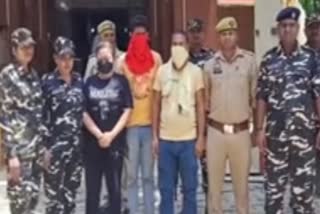 विदेशी महिला समेत दो भारतीय युवक गिरफ्तार