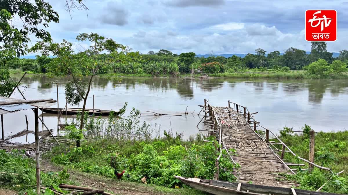Golaghat people demanded the construction of a concrete bridge over Doiyang River