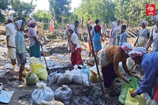 Local villagers in Teok repair embankment near puthi river