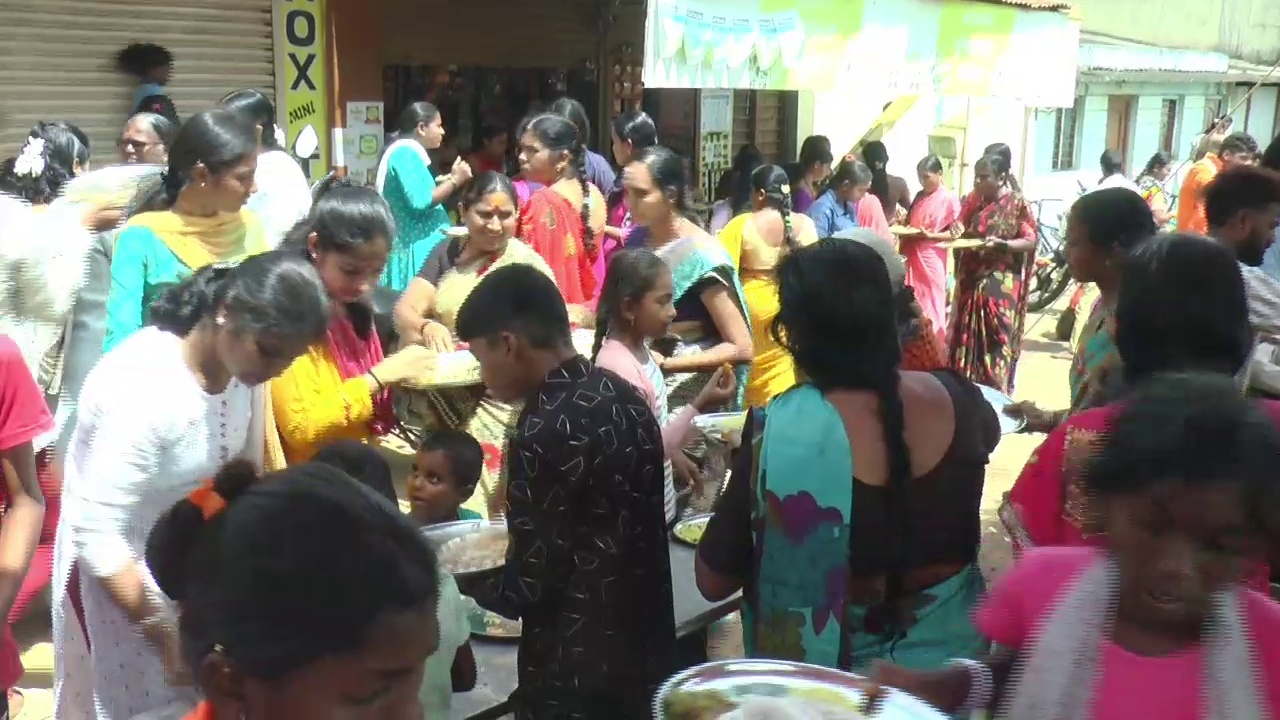 Holi meal for devotees