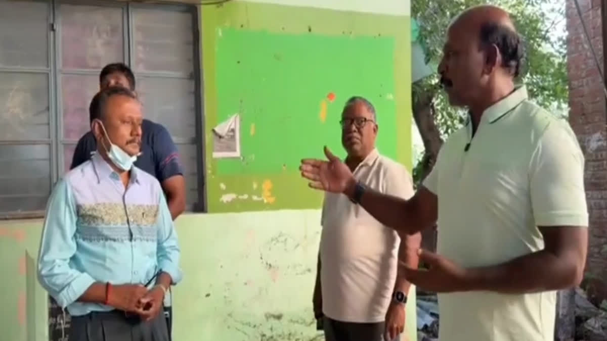 நாய்க்கடி சிகிச்சைக்கான அறிவிப்பு பலகை எங்கே? அமைச்சரின் ஆய்வில் சிக்கிய மருத்துவ அதிகாரிகள்!