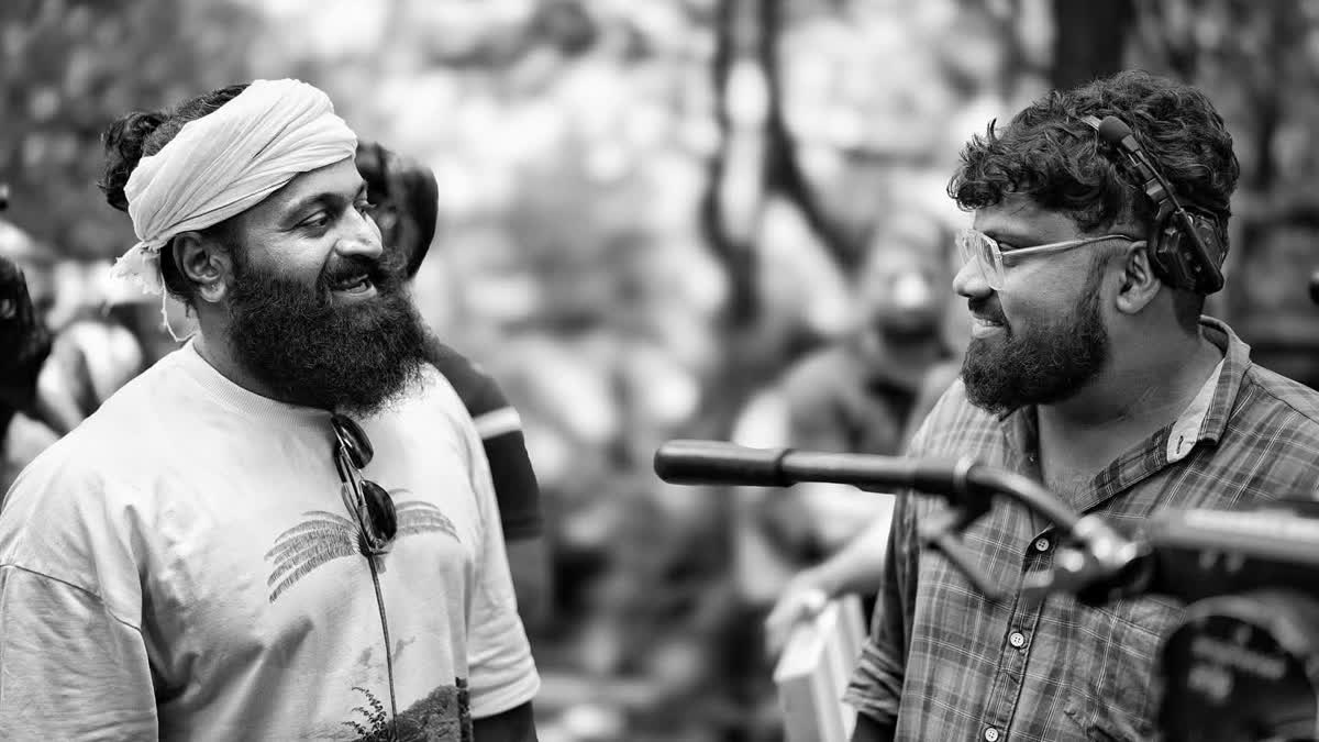 'ಕಾಂತಾರ' ಸಿನಿಮಾಟೋಗ್ರಫಿ: ಅದ್ಭುತ ದೃಶ್ಯ ಸೆರೆ ಹಿಡಿದ ಅರವಿಂದ್ ಕಶ್ಯಪ್ ಜೊತೆ ಎಕ್ಸ್ಕ್ಲೂಸಿವ್ ಮಾತು Kantara chapter 1 Film cinematographer Aravind Kashyap Interview with ETV Bharata