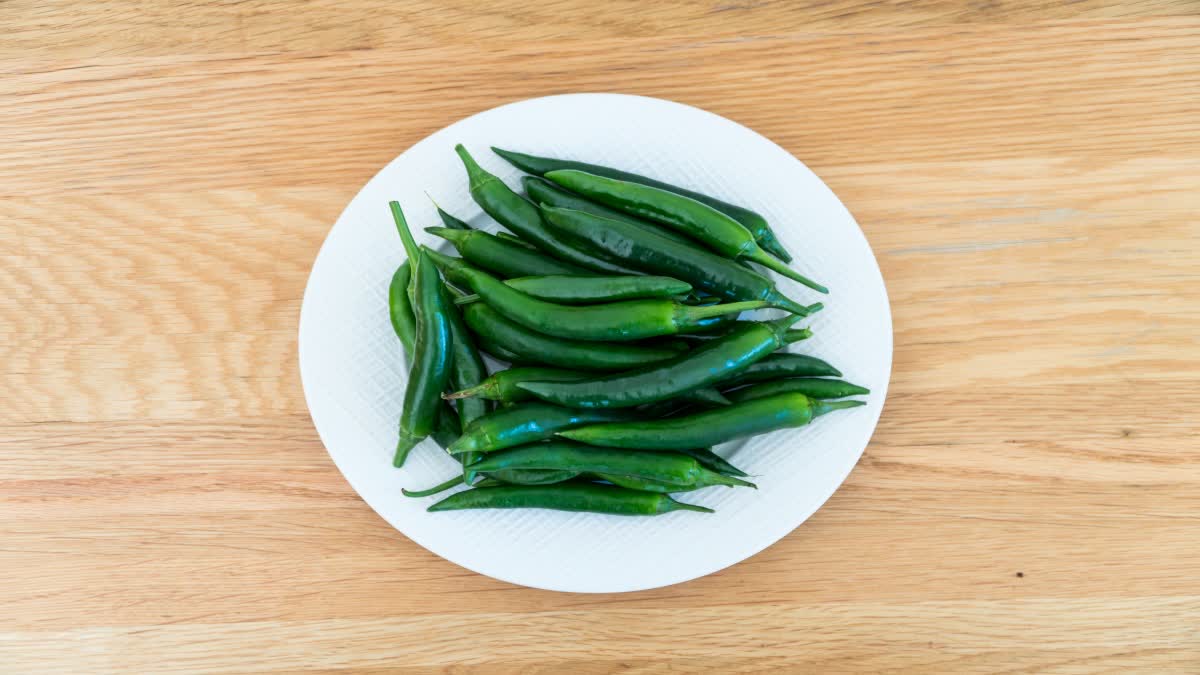 BENEFITS OF EATING GREEN CHILIES