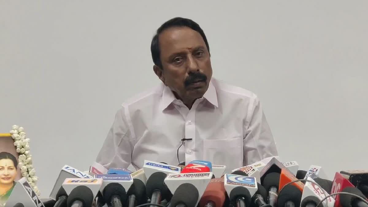 கொல்லைப்புறமாக முதலமைச்சரானவர் இபிஎஸ்.. முன்னாள் அமைச்சர் செங்கோட்டையன்  பரபரப்பு பேட்டி