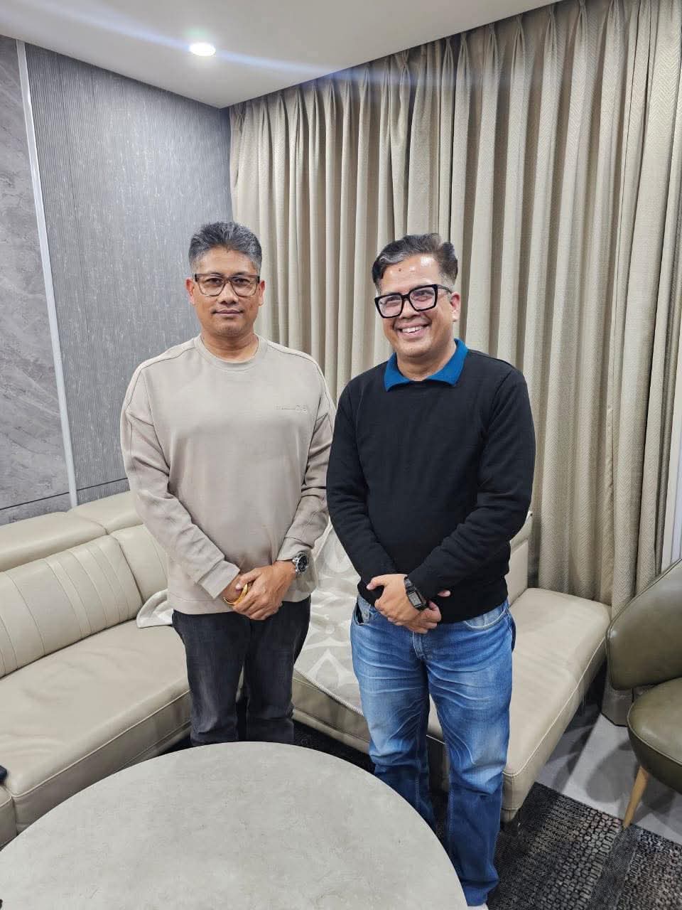 Prafulla Kumar Das met Pijush Hazarika