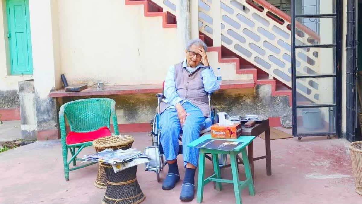 EC Summons Amartya Sen Over 'Impossible' Age Gap With Mother, Sparks Questions On Voter Data Accuracy