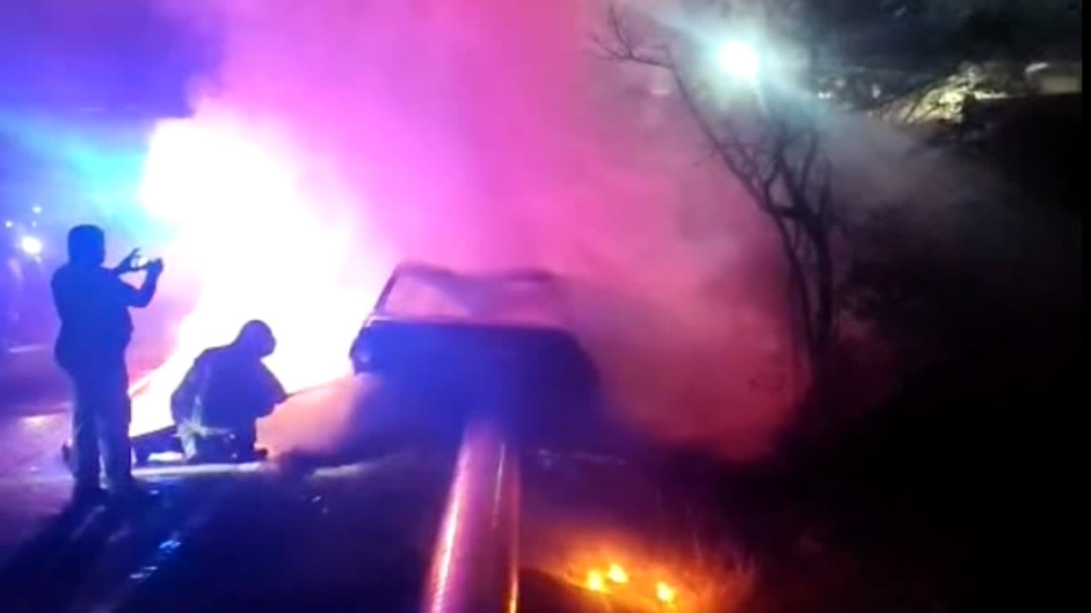 விபத்துக்குள்ளான கார்