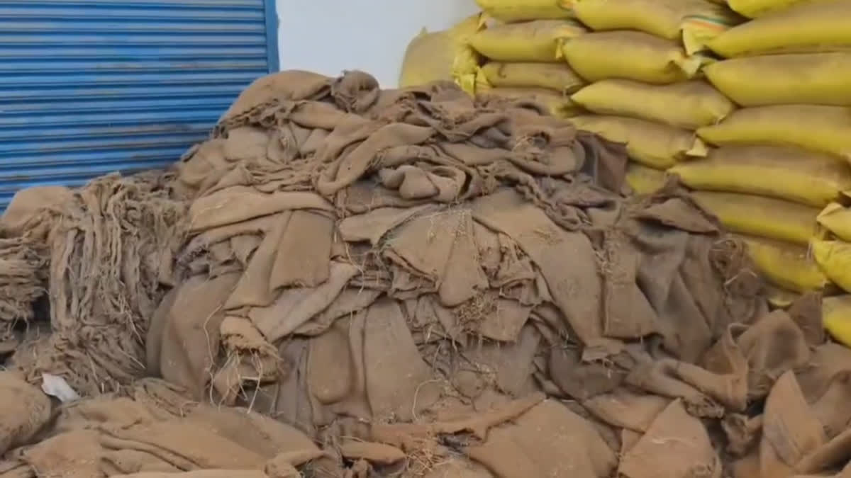 କଳାହାଣ୍ଡି ଜିଲ୍ଲାର ଅଧିକାଂଶ ମଣ୍ଡିରେ ଅଖା ସଙ୍କଟ; ଶୋଷଣର ଶୀକାର ଚାଷୀ