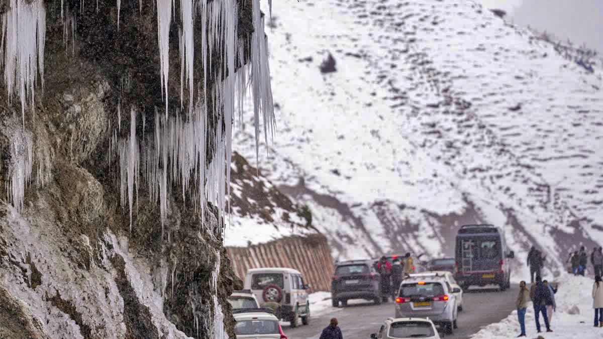 CHILLAI KALAN CONTINUED IN KASHMIR  CHILLAI KALAN  WEATHER UPDATES IN KASHMIR  കശ്‌മീരില്‍ അതിശൈത്യം