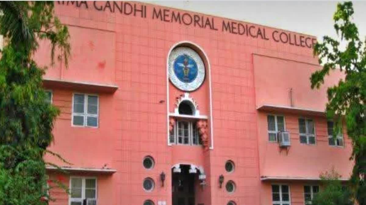 INDORE BABY THUMB CUT OFF  INDORE NURSE CUT OFF BABY THUMB  MGM HOSPITAL CHEST WARD NEGLIGENCE  INDORE MAHATMA GANDHI MEMORIAL