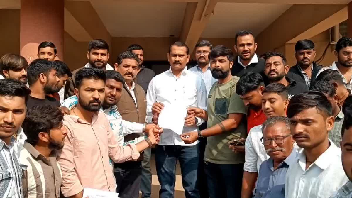 અમરેલી: લીલીયા તાલુકામાં વસતા માલધારી સમાજ દ્વારા વિવિધ મુદ્દાઓને લઈ મામલતદાર અને વનવિભાગને આપ્યું આવેદનપત્ર