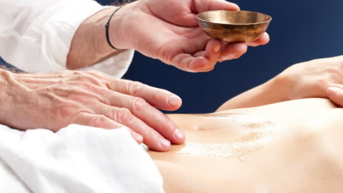 Everyone knows about the benefits of applying oil to the navel, but find out which oil is the most beneficial.