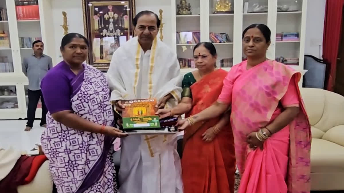 Seethakka and Konda Surekha Invited KCR to Attend the Medaram Jathara