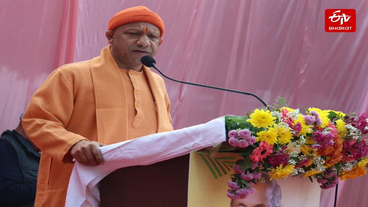 सीएम योगी ने यूपी दिवस की तैयारियों की समीक्षा की.