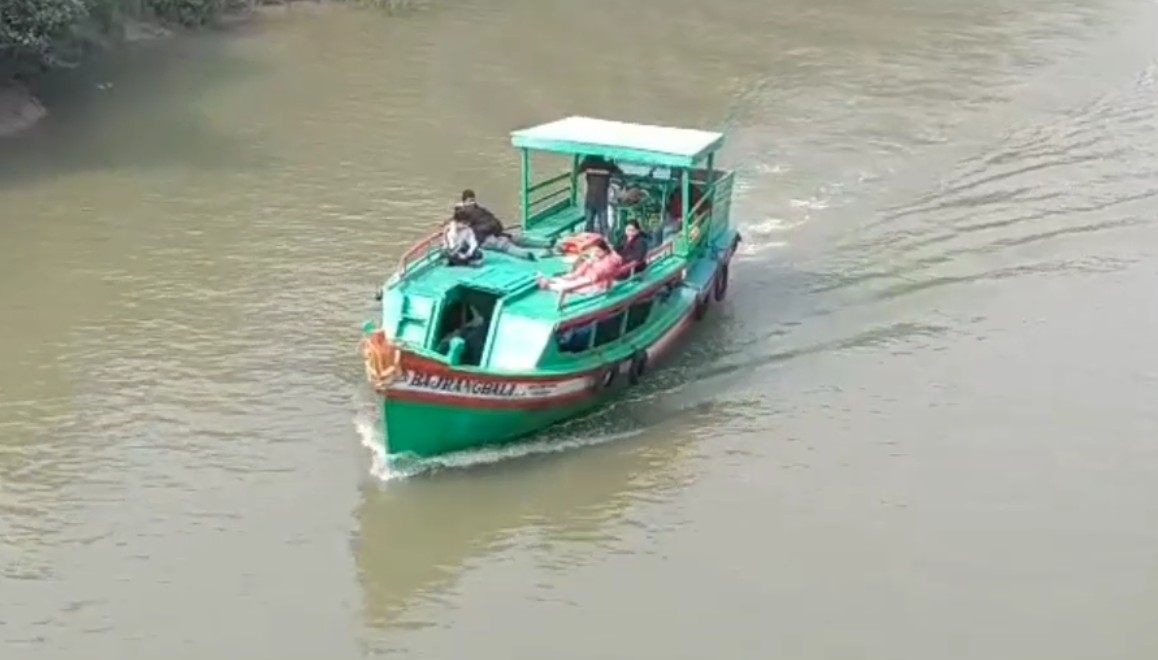 ଏହି ସମୟରେ ଭିତରକନିକାକୁ ଆସୁଥିବା ଦେଶ ବିଦେଶର ପର୍ଯ୍ୟଟକ ମାନଙ୍କୁ ଆସିବାକୁ ବାରଣ କରାଯାଇଛି ।