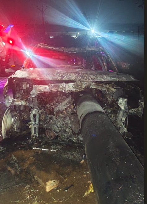 தீயில் எரிந்து கருகிய கார்