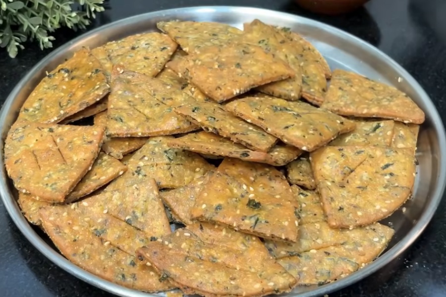 Crispy Snacks with Menthikura