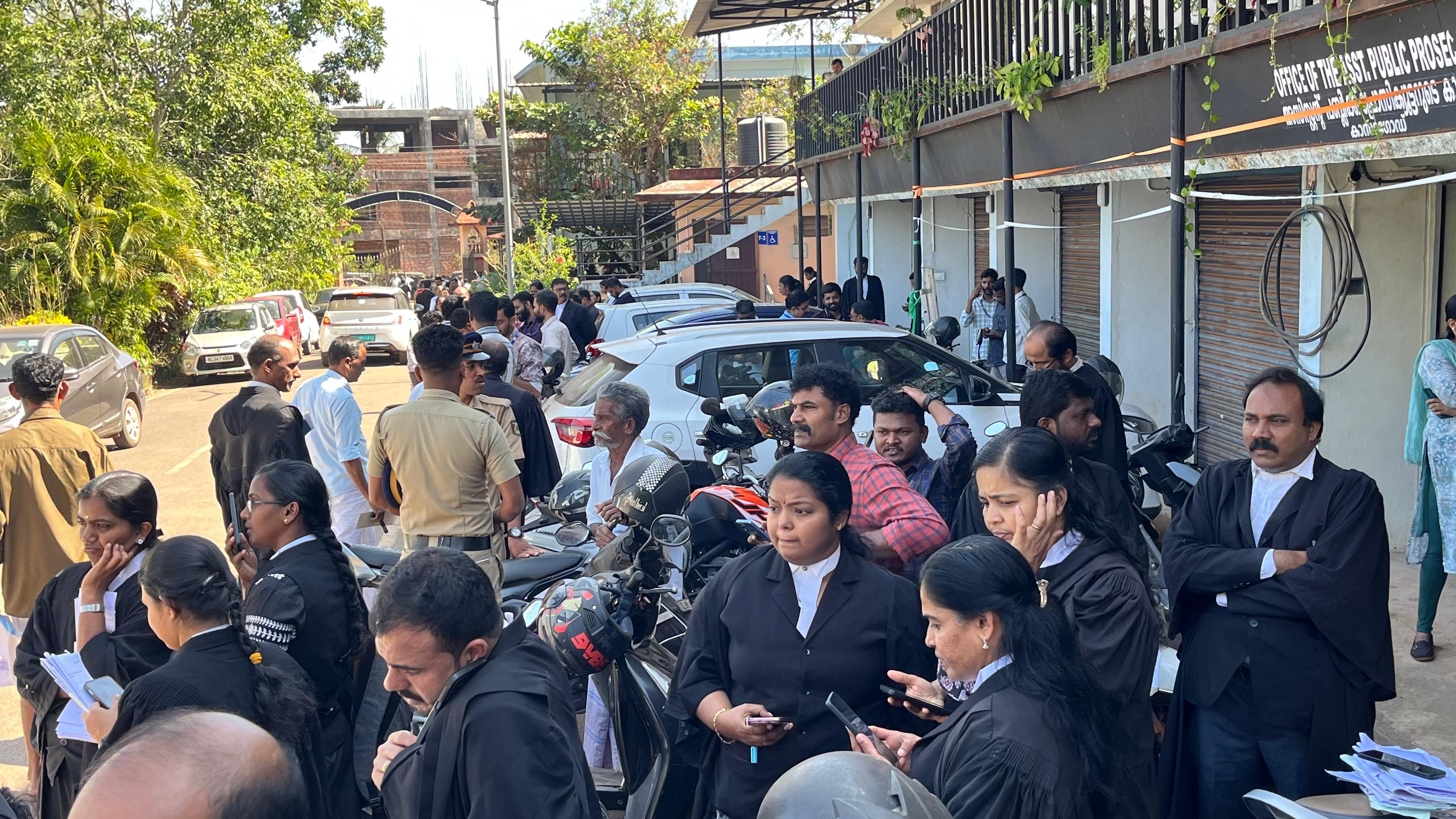 KASARAGOD BOMB THREAT  BOMB THREAT  DISTRICT COURT  BOMB THREAT KERALA