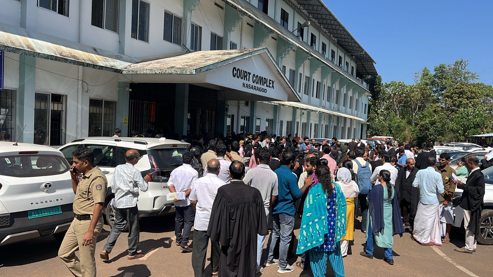 KASARAGOD BOMB THREAT  BOMB THREAT  DISTRICT COURT  BOMB THREAT KERALA