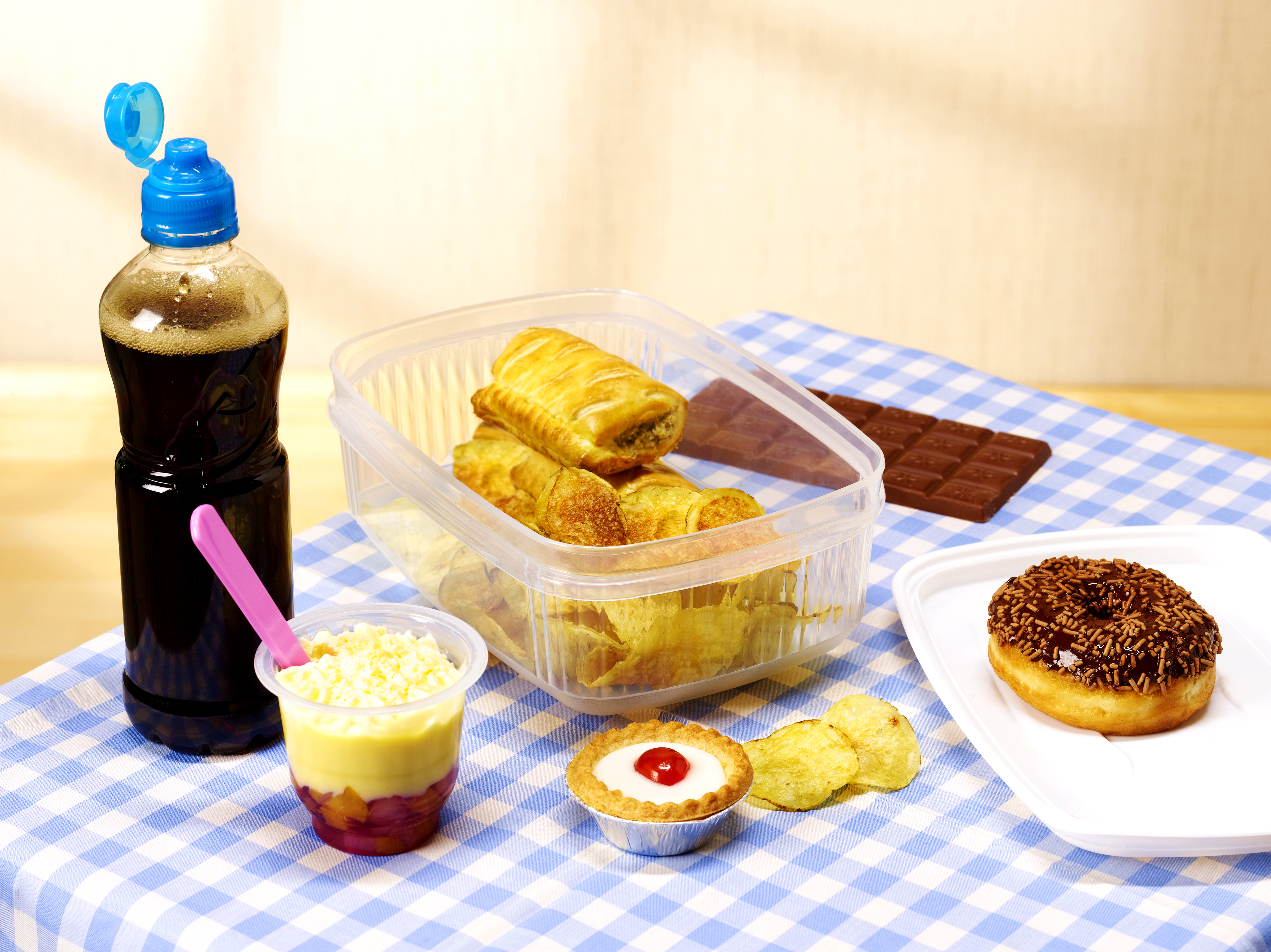 FOOD AND CANCER RISK  FOODS MAY INCREASE CANCER RISK  FOODS AND DRINKS LINKED TO CANCER  FOODS THAT INCREASE RISK OF CANCER