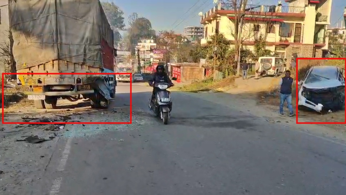 Hamirpur Accident Drunken Youths Beat Up Bus Driver and Conductor