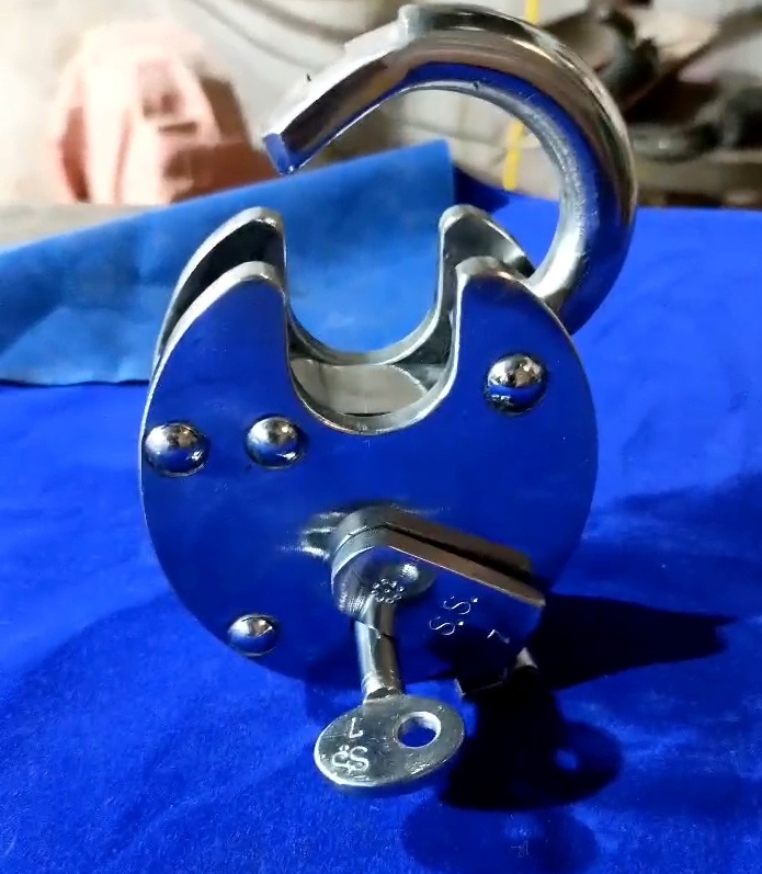 ratlams-200-year-lock-legacy-continued-by-a-sixth-generation-family-in-madhya-pradesh