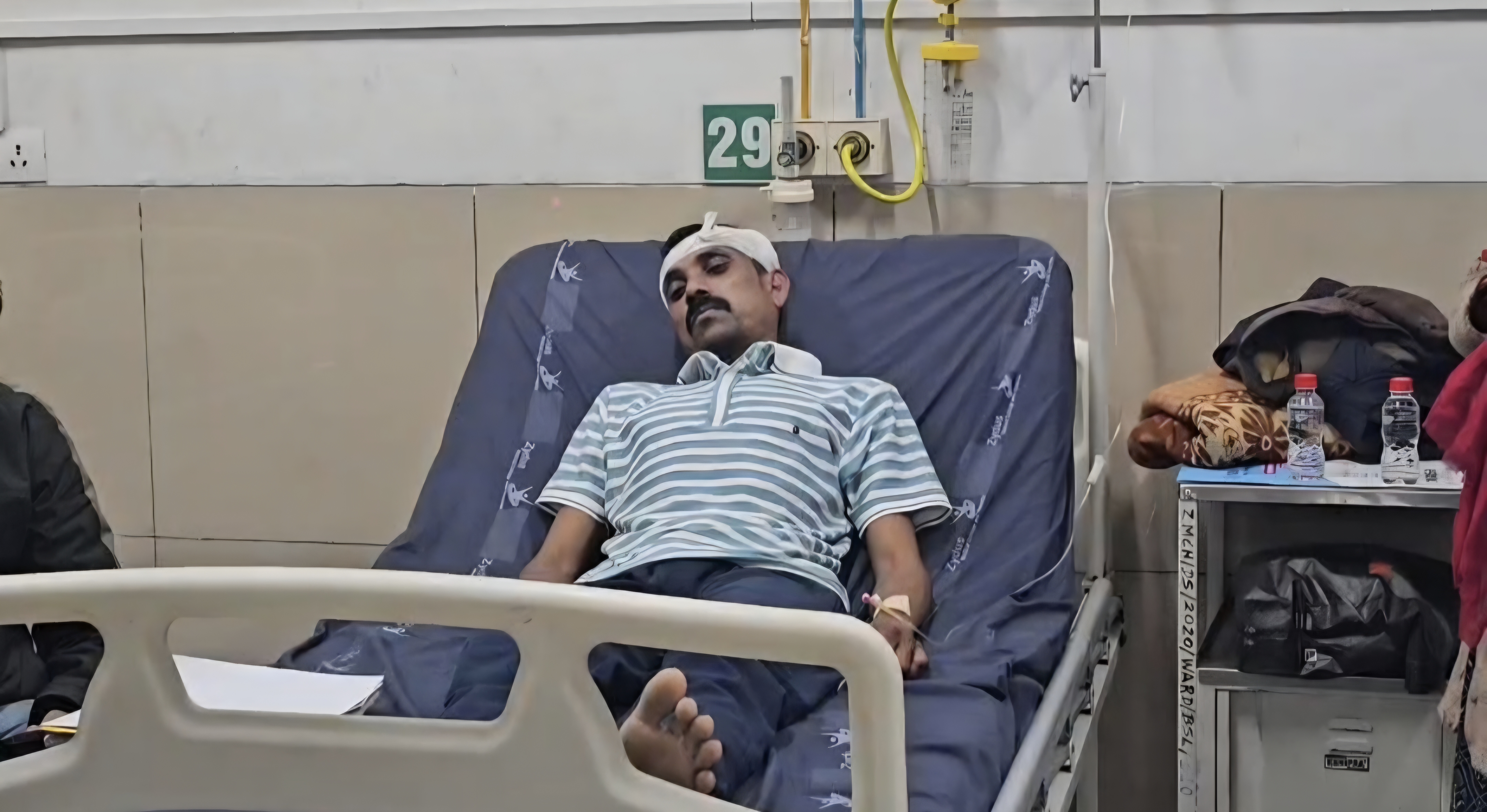 પોલીસ અધિકારી સારવાર હેઠળ