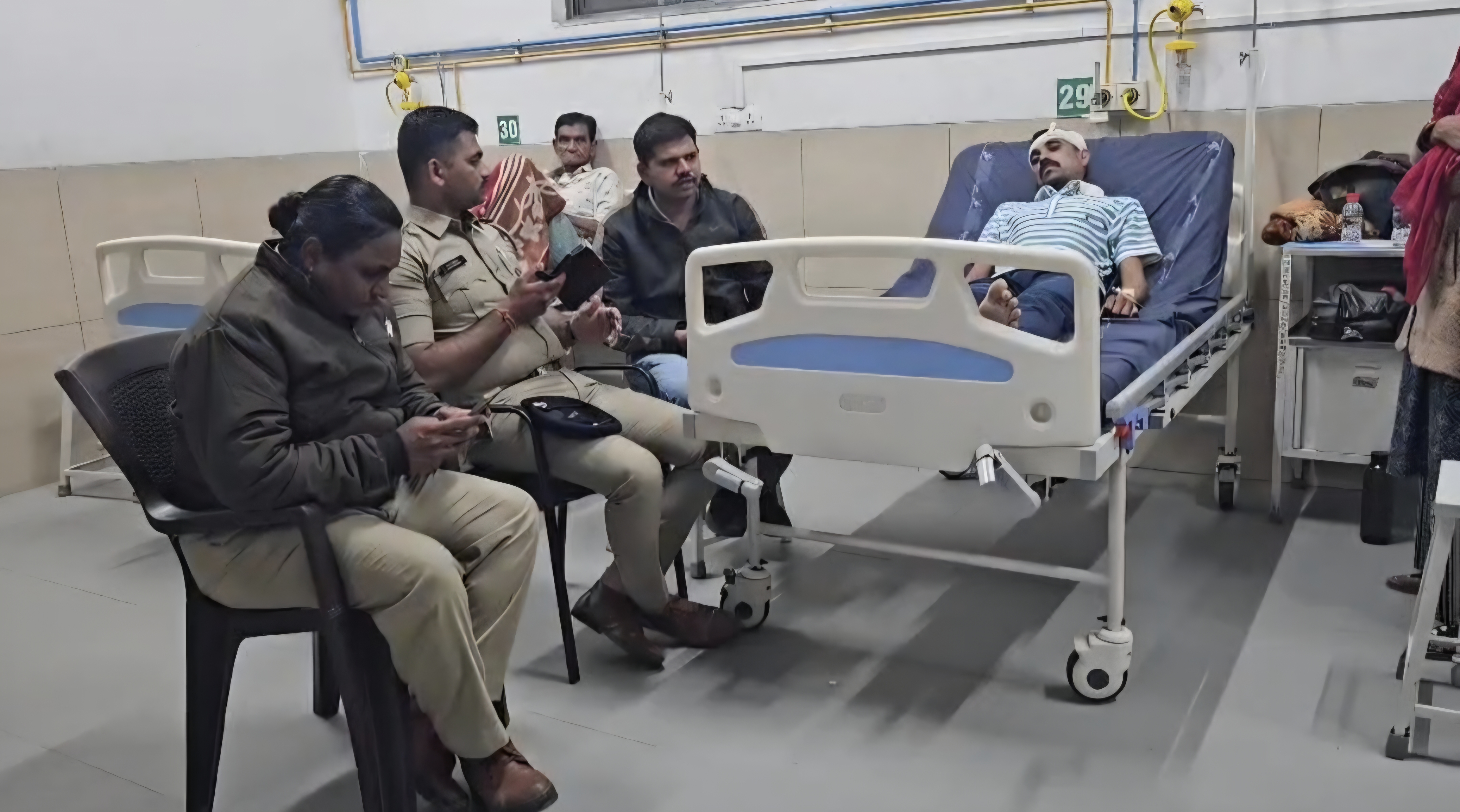 બુટલગરે કુહાડીથી પોલીસ પર કર્યો હુમલો