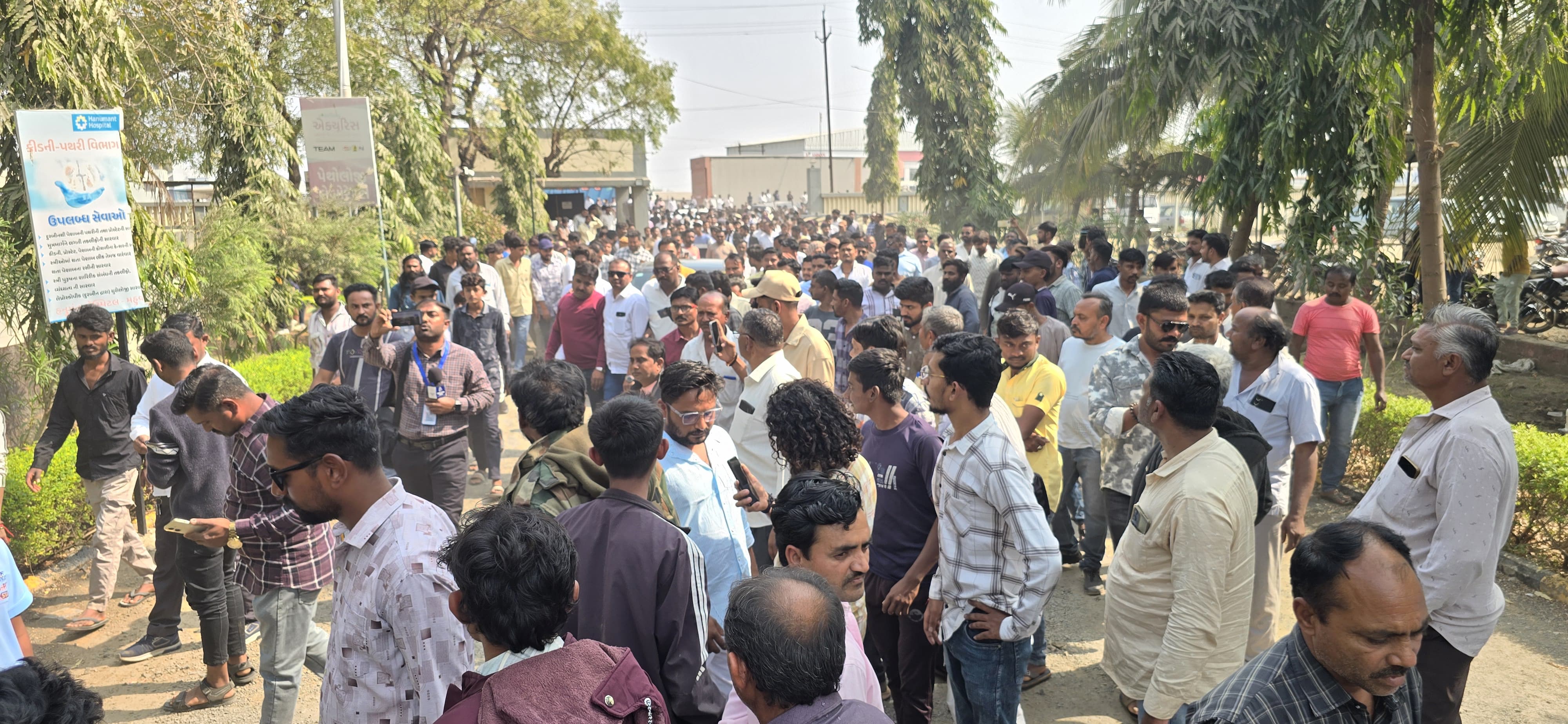 મોટી સંખ્યામાં આગેવાનો અને લોકોનું આગમન