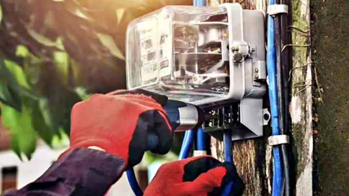 बिजली चोरी करने पर लगा जुर्माना