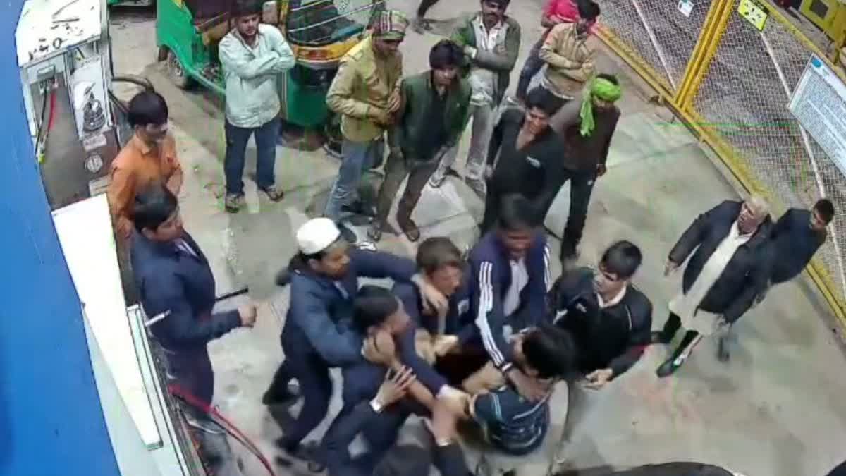 robbery-of-rs-1-5-lakh-took-place-at-the-balaji-cng-pump-in-nuh-accompanied-by-an-assault-entire-incident-was-captured-on-cctv