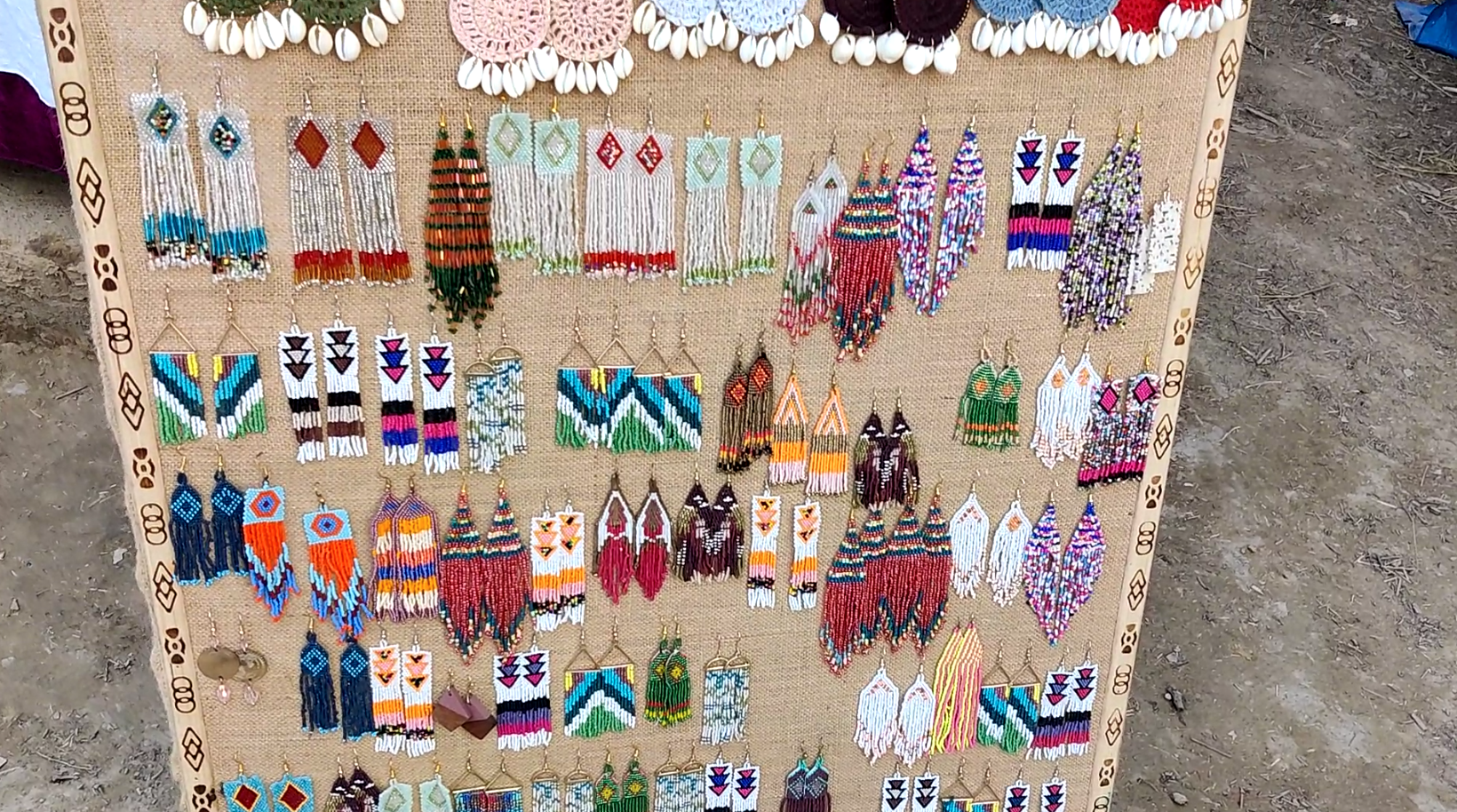 third-gender-rashi-artificial-jewelry-stall-in-faridabad-surajkund-fair-2026