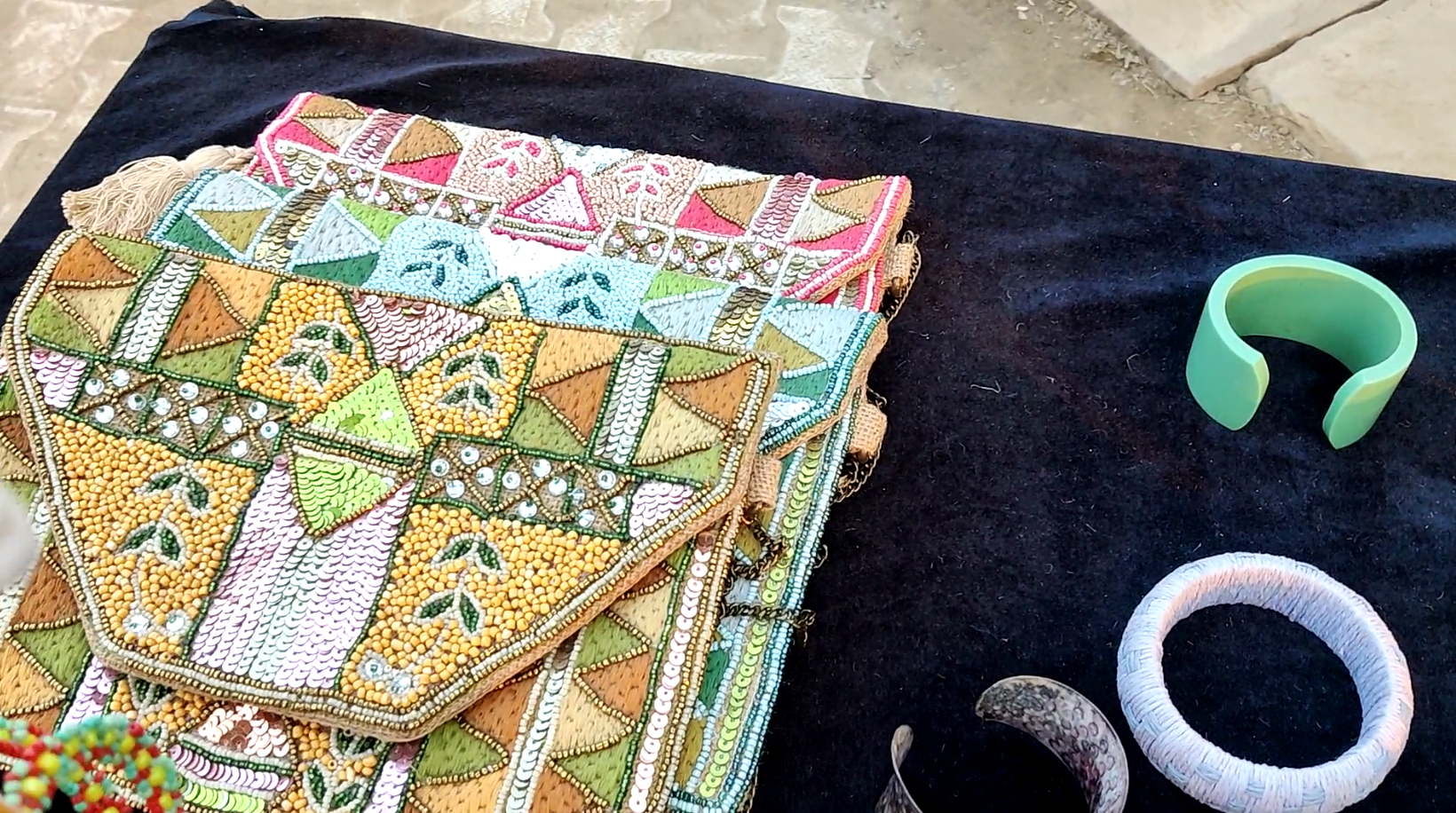 third-gender-rashi-artificial-jewelry-stall-in-faridabad-surajkund-fair-2026