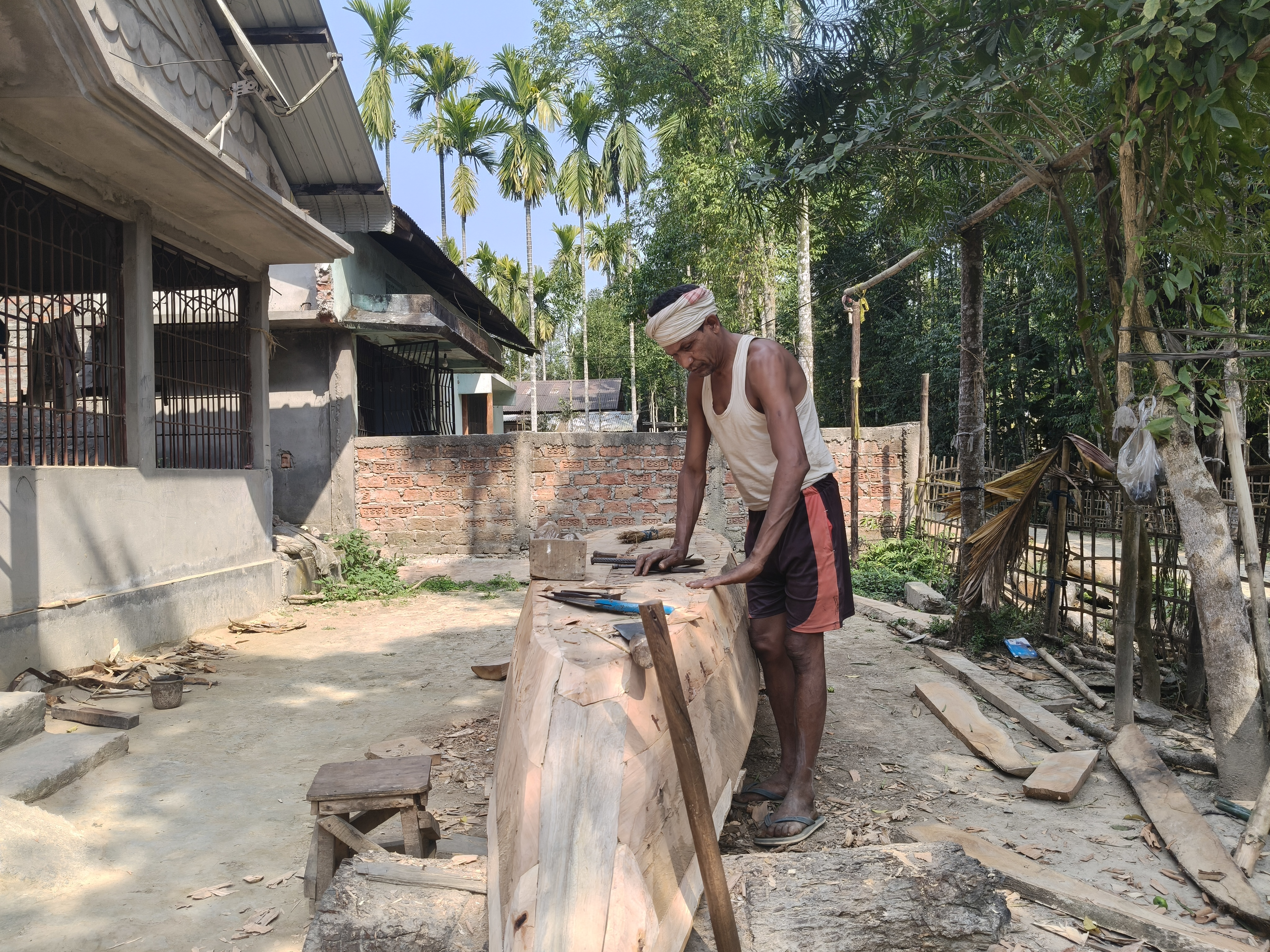 People of a village in Jorhat have become self-sufficient by making boats and earthen pots