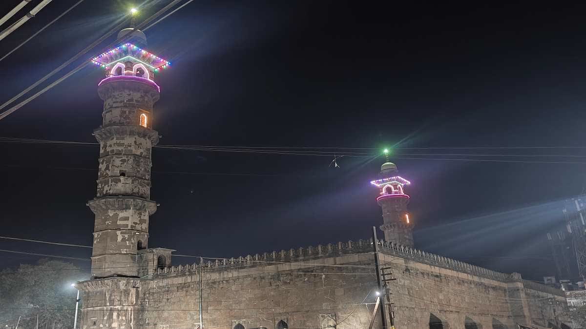 बुरहानपुर में रमजान की खास परंपरा, मीनार की लाइट देखकर इफ्तार करते हैं रोजेदार