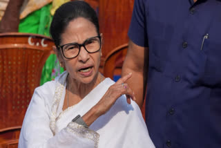 പ്രോട്ടോക്കോൾ ലംഘനം  പ്രസിഡൻ്റ് ദ്രൗപതി മുർമു  മമതാ ബാനർജി  പ്രധാനമന്ത്രി നരേന്ദ്ര മോദി