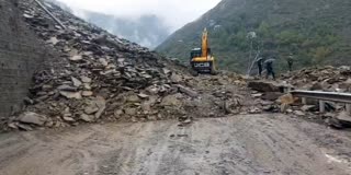 سرینگر جموں شاہراہ مختصر عرصہ تک کھلی رہنے کے بعد پھر ٹریفک کے لیے بند