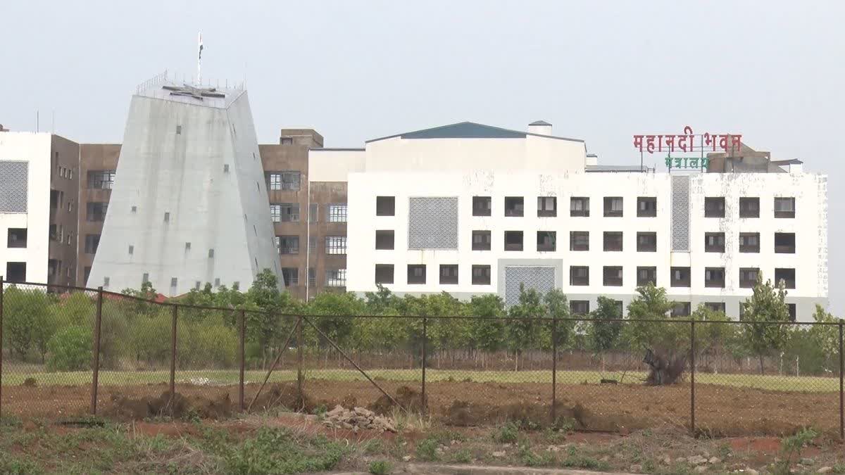 छत्तीसगढ़ में बड़ा प्रशासनिक फेरबदल, पुष्पा साहू बनीं माध्यमिक शिक्षा मंडल  की सचिव, रोक्तिमा यादव को नई जिम्मेदारी