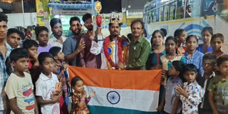 சிலம்பம் போட்டியில் தங்கம் வென்று திரும்பிய அஜித் குமார்