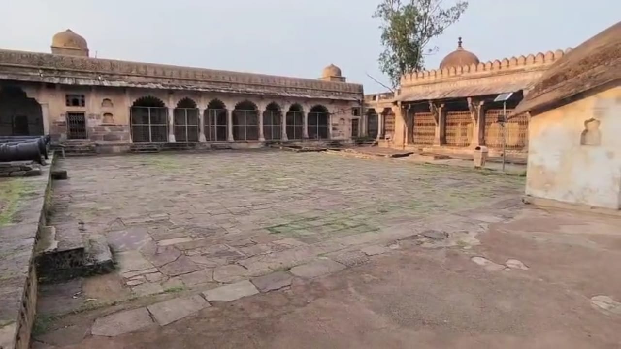 MP ASIRGARH FORT RAISEN FORT