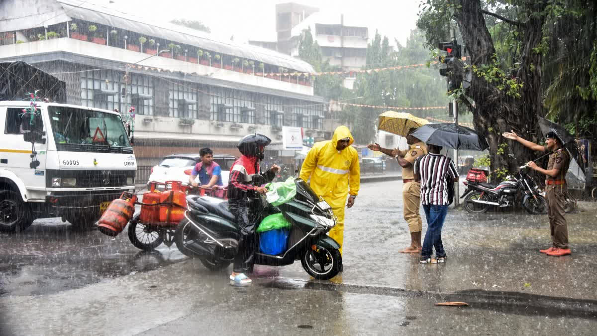 aaj ka mausam weather 8 july 2026 heavy rainfall thunderstorm monsoon imd red alert Urdu News