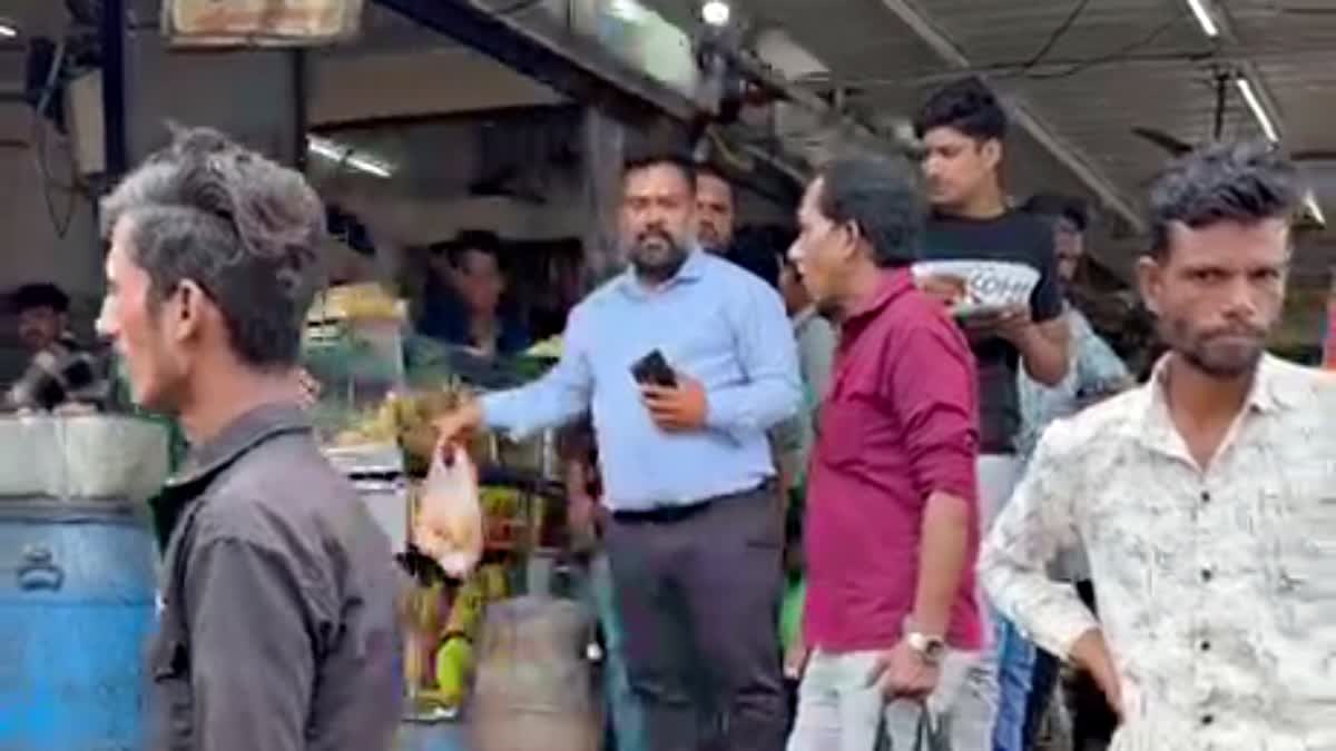 Train Driver buys samosas