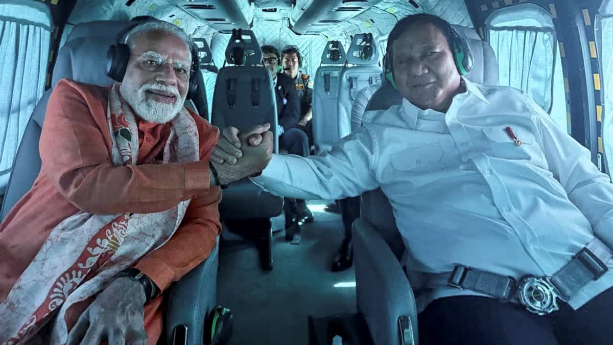 இந்தோனேசிய அதிபருடன் ஒரே ஹெலிகாப்டரில் சென்ற பிரதமர் மோடி