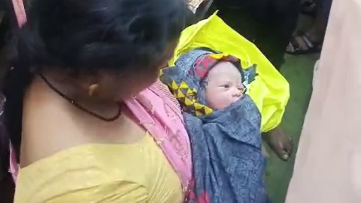 WOMAN DELIVERS BABY IN BUS