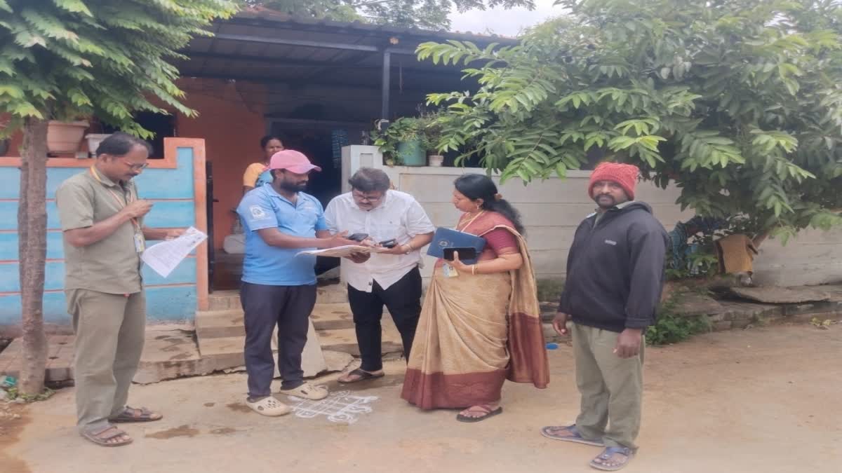 Meter readers busy in Gruha Jyoti survey