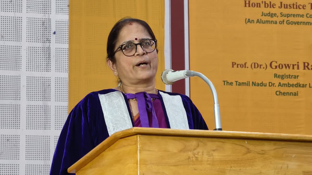 கோவை சட்டக்கல்லூரி மாணவர்கள் மத்தியில் உரையாற்றிய உச்ச நீதிமன்ற நீதிபதி மோகனா