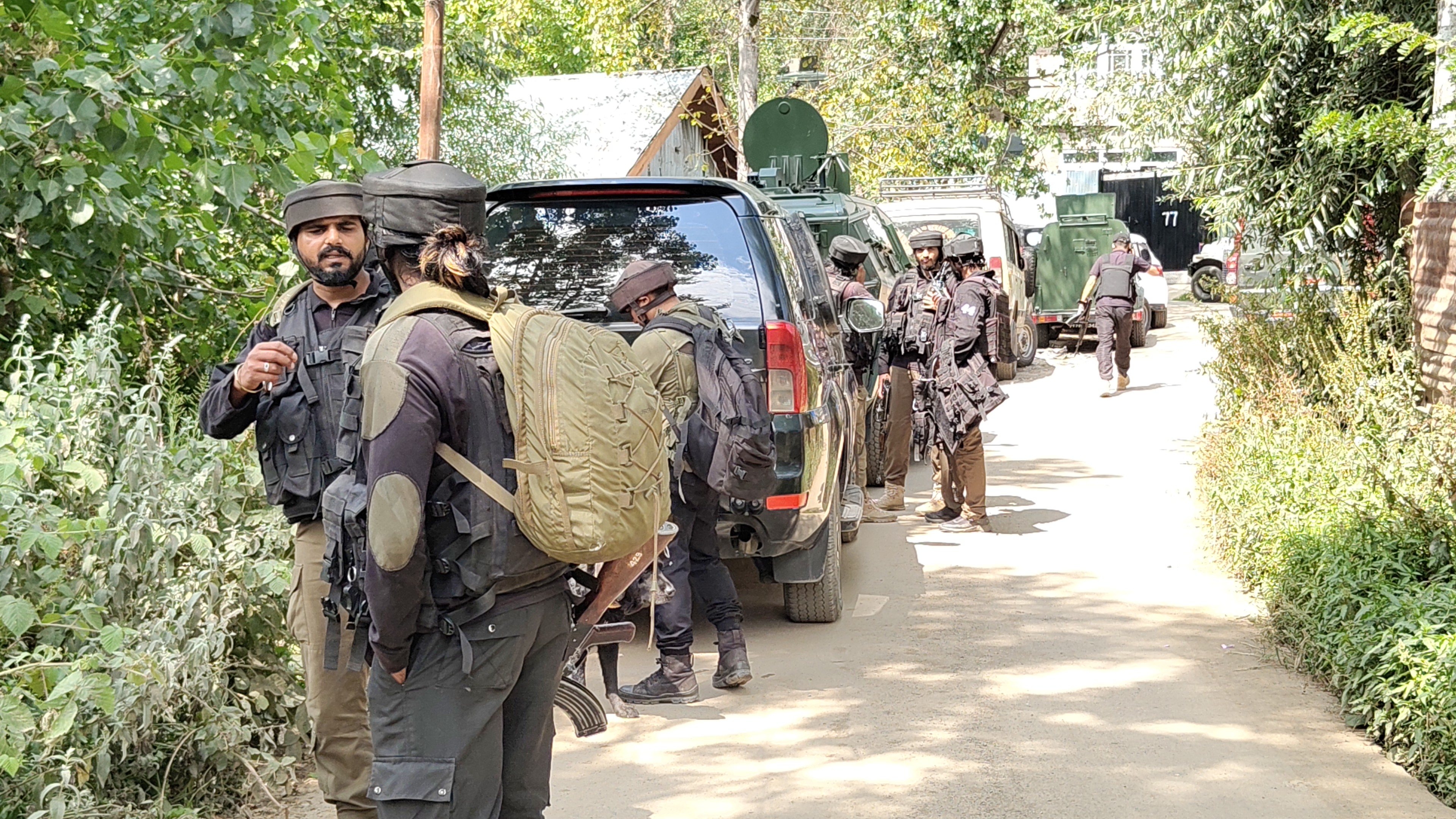 Dead body found near encounter site in Shopian police confirms Lashkar terrorist neutralised Urdu News